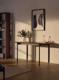 Ultra-Minimalist Elegant Desk Designs Image 3