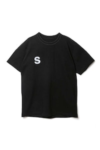 Typeface-Focused Streetwear Image 8