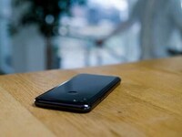 Brand-Free Smartphone Models Image 5