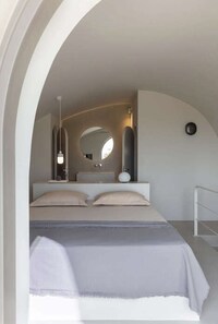 Monolithic Sculptural Holiday Homes Image 4