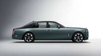 Style-Refined Luxury Sedans Image 3