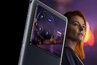 Oversized Camera Smartphone Models Image 2