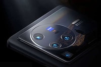 Oversized Camera Smartphone Models Image 4