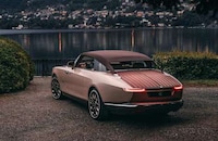 Pearl-Themed Droptop Coaches Image 2