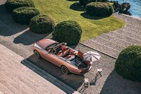 Pearl-Themed Droptop Coaches Image 4