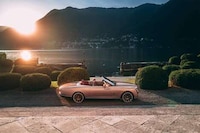 Pearl-Themed Droptop Coaches Image 5
