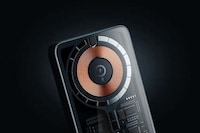 Transparent Wireless Smartphone Batteries Image 3