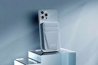 Transparent Wireless Smartphone Batteries Image 6