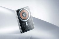 Transparent Wireless Smartphone Batteries Image 7