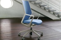 Ergonomically Elegant Office Chairs Image 2