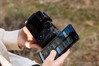 Mirrorless Image-Stabilization Cameras Image 5