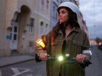 Gesture-Controlled Turn Signal Armbands Image 4