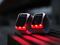 Gesture-Controlled Turn Signal Armbands Image 5