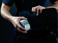 Gesture-Controlled Turn Signal Armbands Image 6