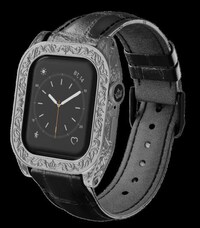Gilded Smartwatch Models Image 2