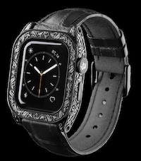 Gilded Smartwatch Models Image 7