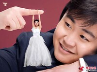 False Perspective Wedding Photos Image 5