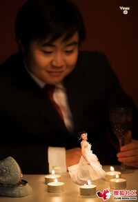 False Perspective Wedding Photos Image 8