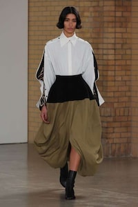 Fashion-Forward Luxury Shapewear Image 4