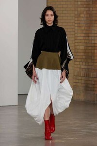 Fashion-Forward Luxury Shapewear Image 8
