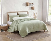 Close-Knit Fluffy Comforters