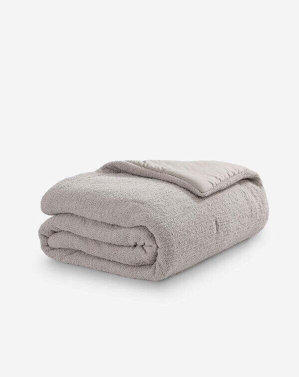 Close-Knit Fluffy Comforters Image 2