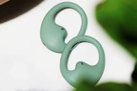 Contoured Ear-Hugging Headphone Concepts Image 3