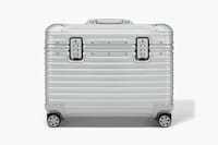 Modernized Luxury Pilot Suitcases Image 2