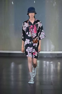 Symbolic Contemporary Fashion Collections Image 7