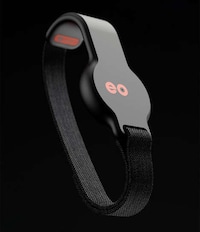 Palm-Worn Swimming Trackers Image 4