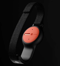 Palm-Worn Swimming Trackers Image 5