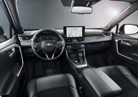 Tech-Rich Hybrid SUVs Image 2