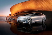 Luxe All-Electric Vehicles Image 1