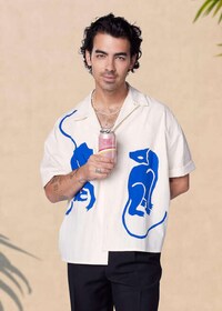 Popstar-Backed Fizzy Sangrias Image 1