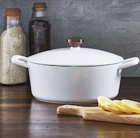 Minimalist Enameled Dutch Ovens Image 2