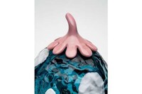 Surreal Love-Themed Sculptures Image 7