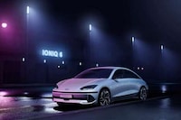 Aerodynamic All-Electric Sedans Image 3