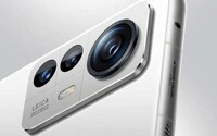 Premium Camera-Equipped Smartphones Image 2