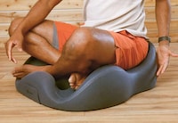 Body-Hugging Meditation Cushions Image 4
