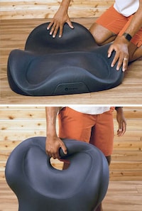 Body-Hugging Meditation Cushions Image 7
