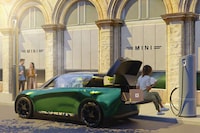 Compact Classically Inspired Cars Image 8