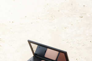 Zero-Plastic Beauty Compacts Article Thubnail