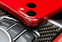 Jewelry-Like Smartphone Protectors Image 2