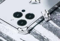 Jewelry-Like Smartphone Protectors Image 5