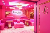 Luxe High Tea Caf&eacute;s Image 3