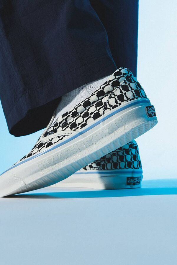 Supreme checkered vans outlet on feet