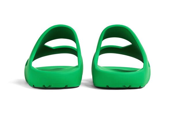 Molded Lightweight One-Piece Slides : Bottega Veneta Band slider