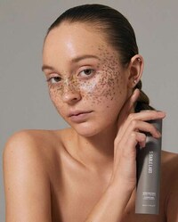 Actor-Founded Genderless Skincare Image 4