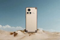 Traveler-Targeted Smartphones Image 2