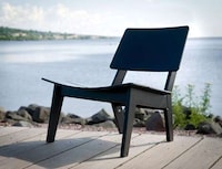 Drink-Holding Outdoor Lounge Chairs Image 2
